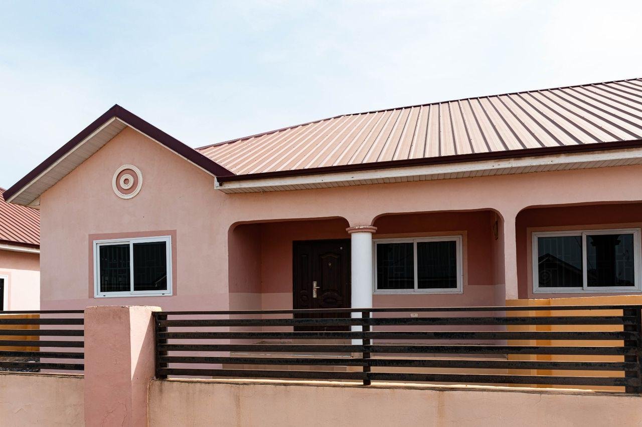 2 & 3 BEDROOM HOUSES Tema