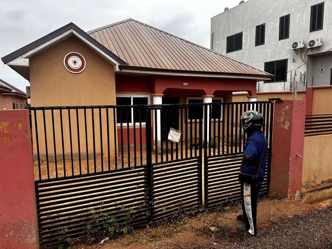 1 bedroom house at community 25