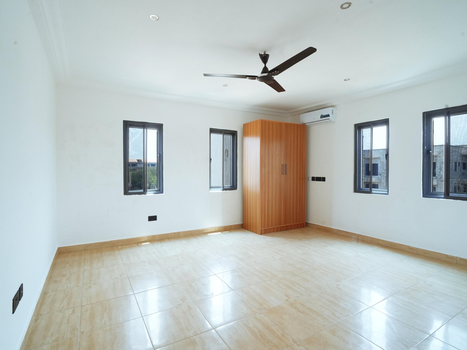 2 Bedroom Semi-Frunished Apartment for Rent