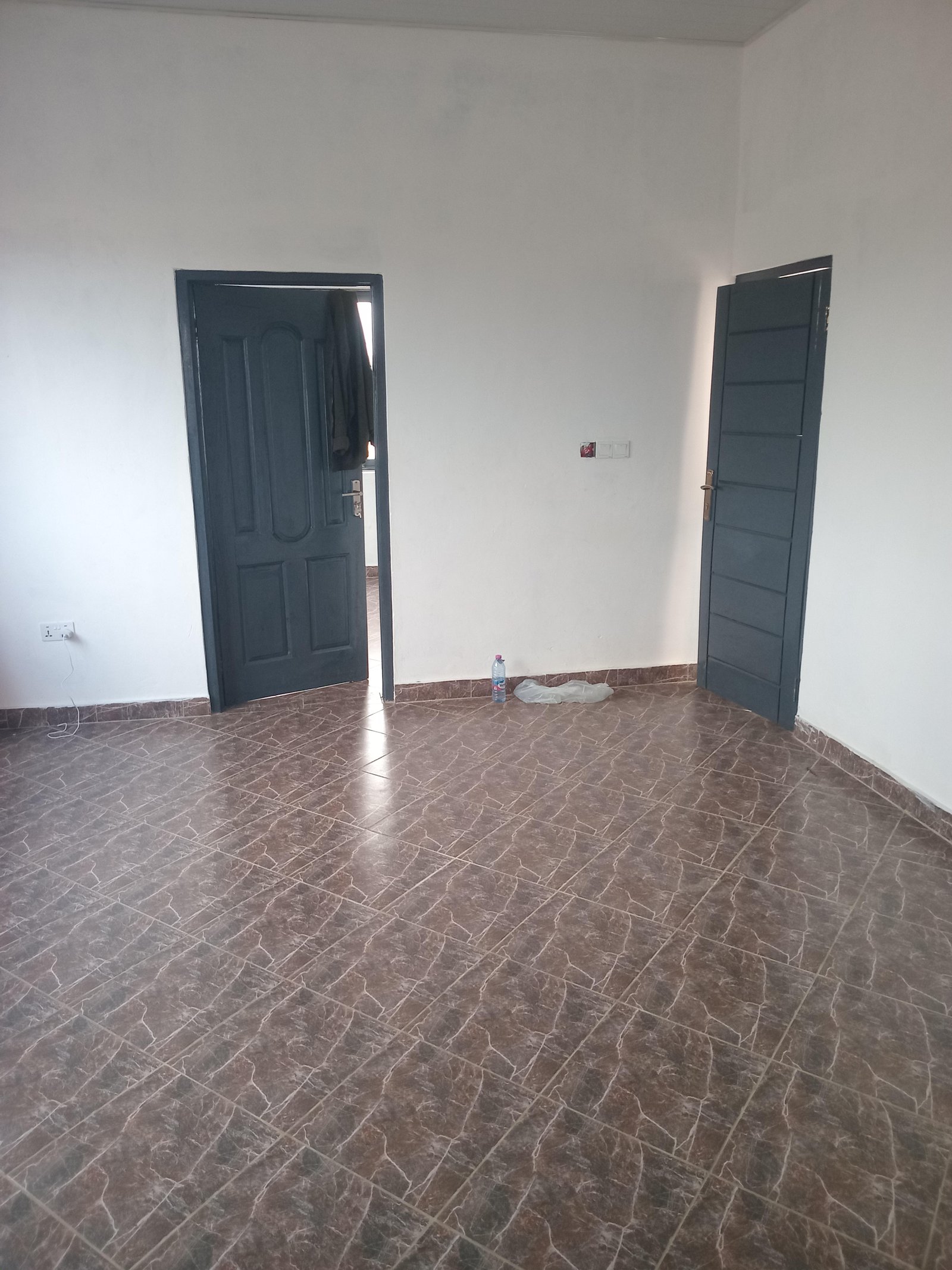Chamber and hall self-contained