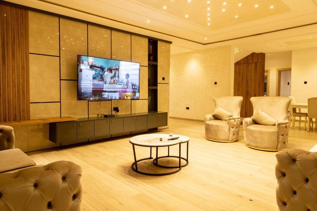 J&M EXCLUSIVE J&M EXCLUSIVE