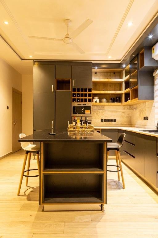 J&M EXCLUSIVE J&M EXCLUSIVE