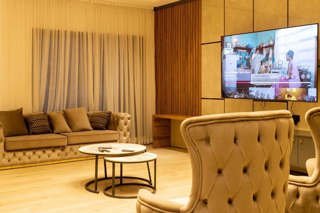 J&M EXCLUSIVE J&M EXCLUSIVE