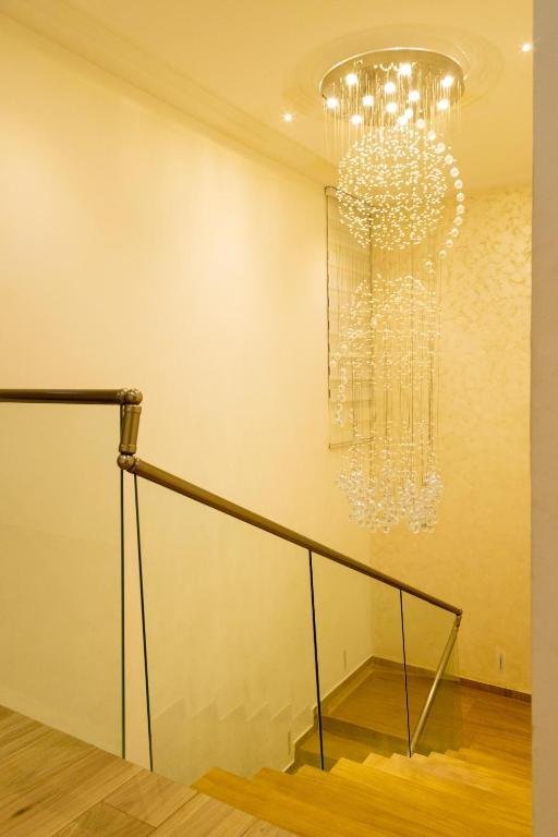 J&M EXCLUSIVE J&M EXCLUSIVE