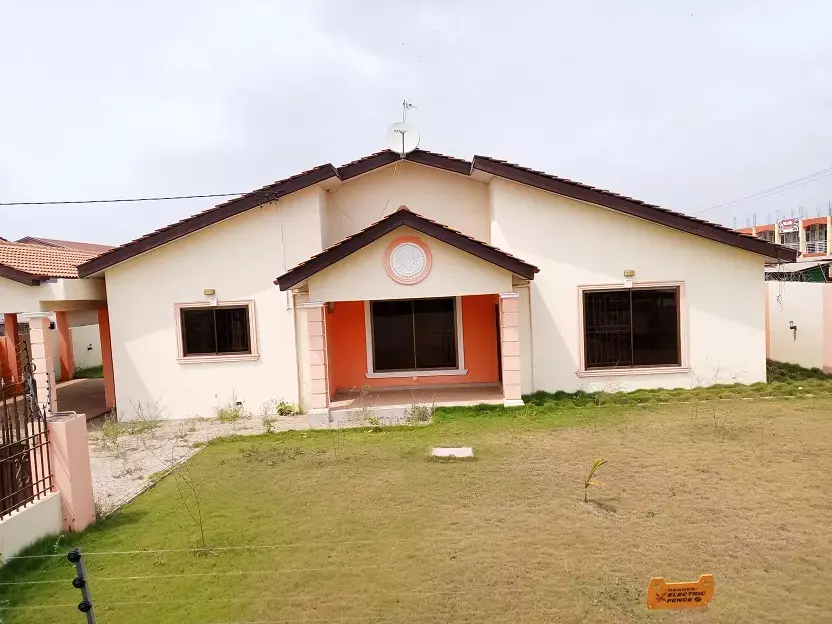 5 Bedroom House for rent at Afienya