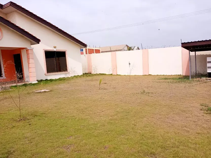 5 Bedroom House for rent at Afienya