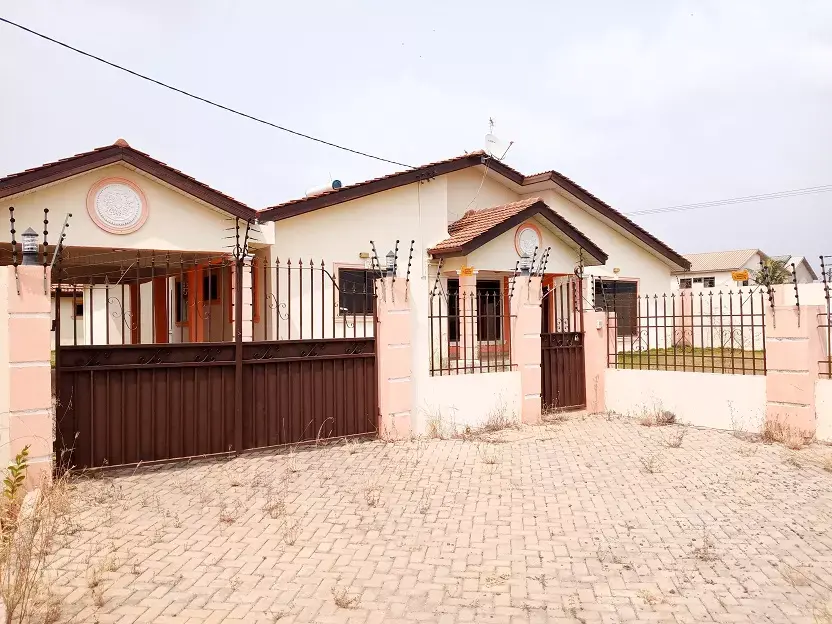 5 Bedroom House for rent at Afienya