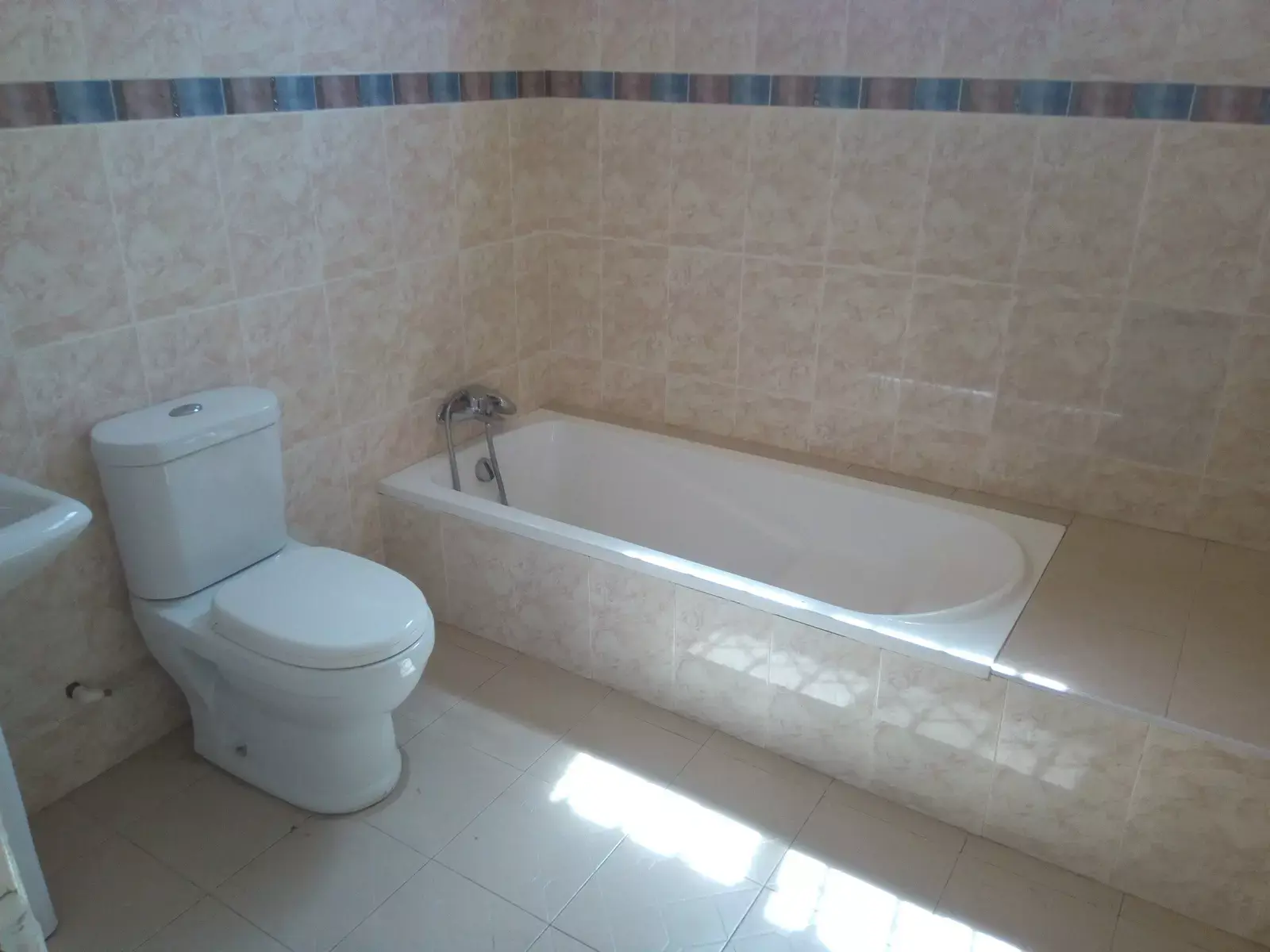 5 Bedroom House for rent at Afienya