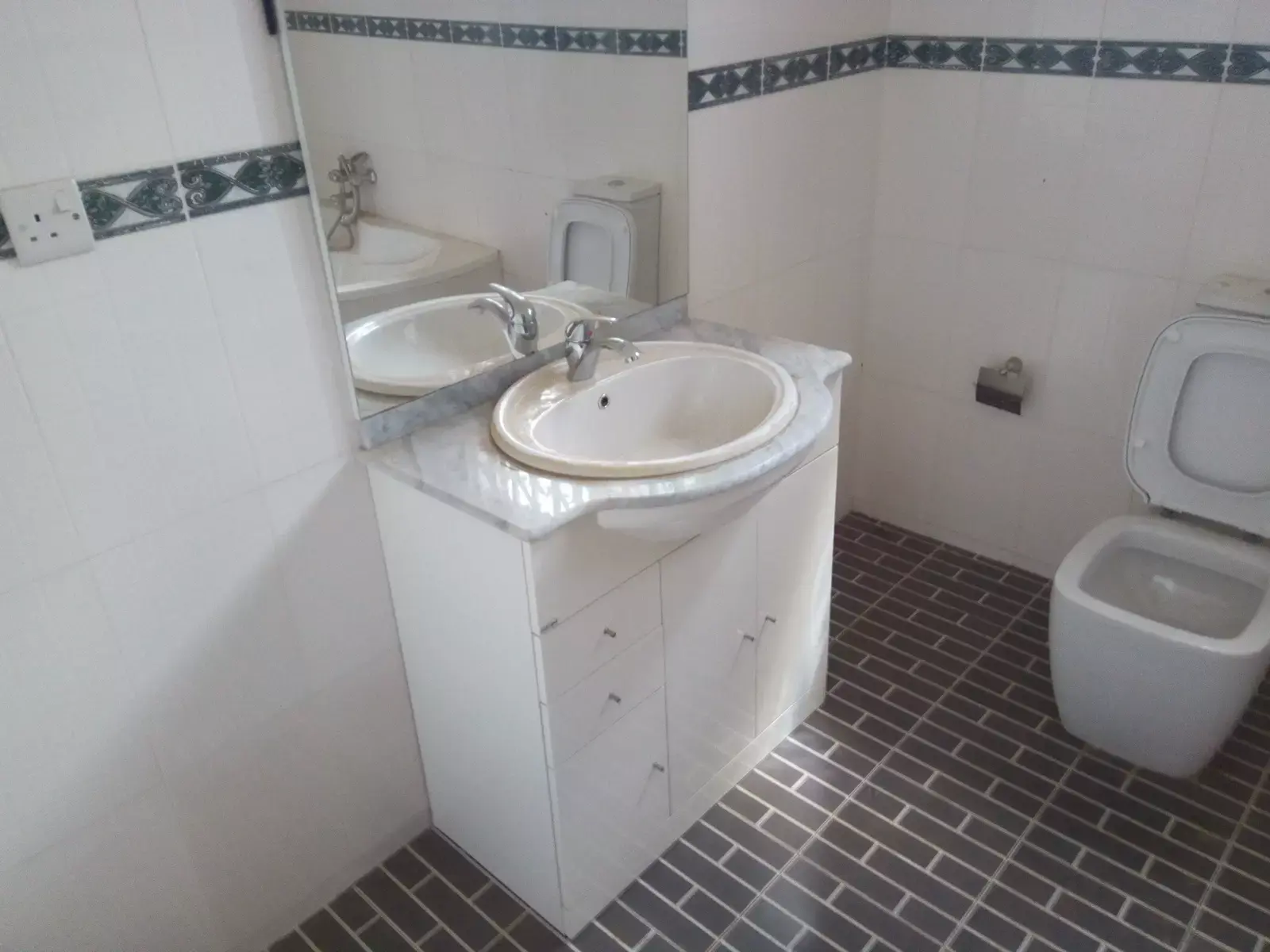 5 Bedroom House for rent at Afienya