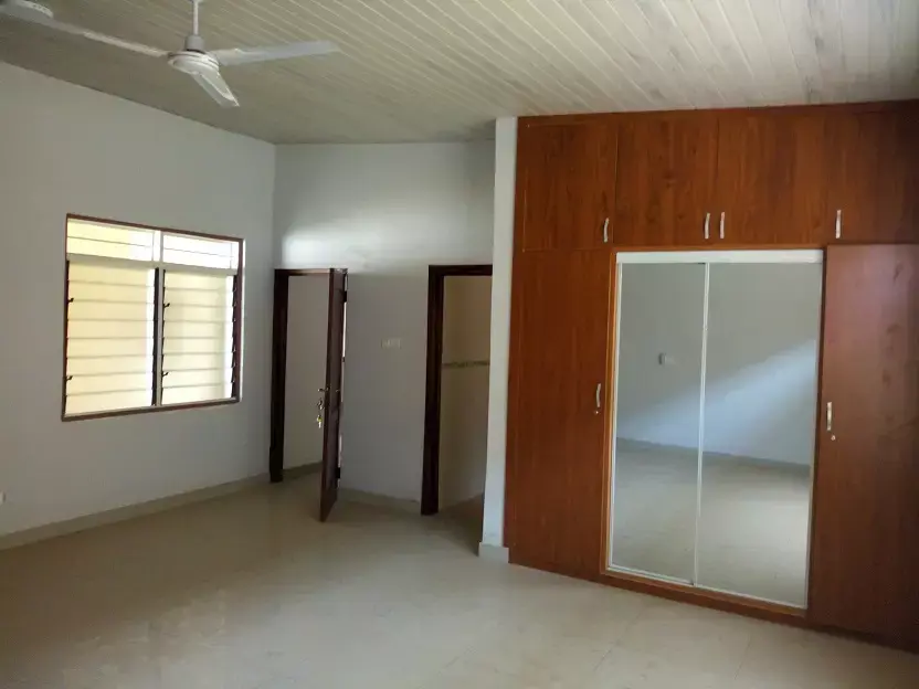 5 Bedroom House for rent at Afienya