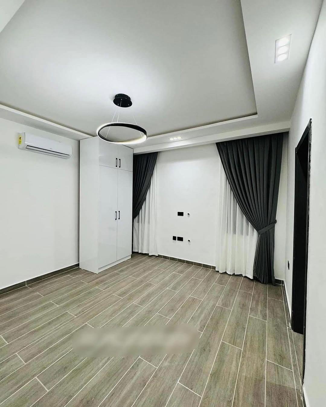 4-Bedroom House with Swimming Pool