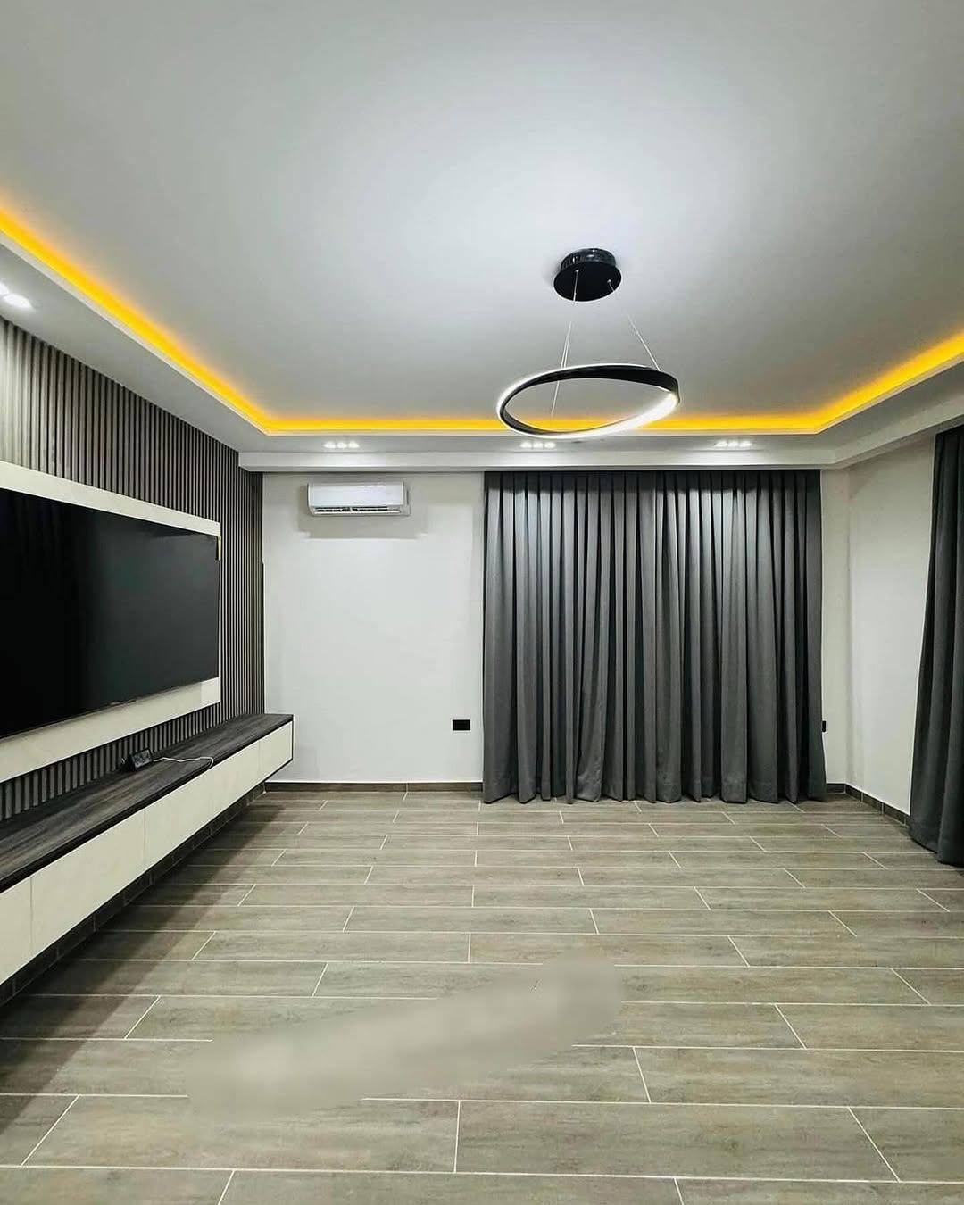 4-Bedroom House with Swimming Pool