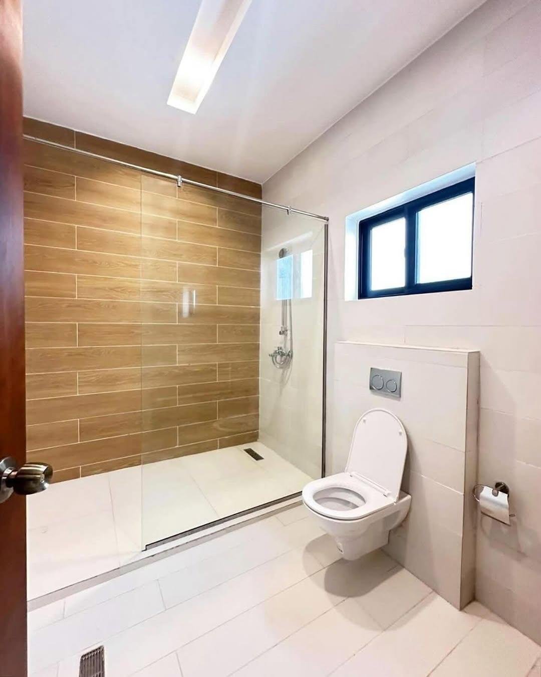 4-Bedroom House with Swimming Pool