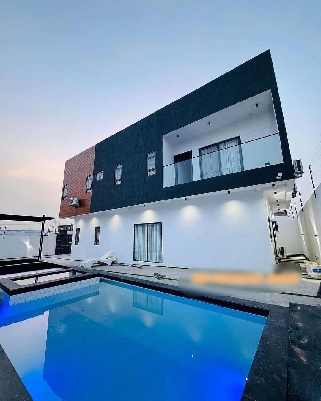 4-Bedroom House with Swimming Pool
