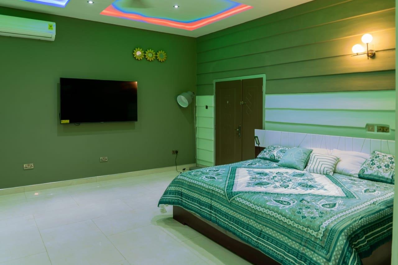 4 bedroom Apartment