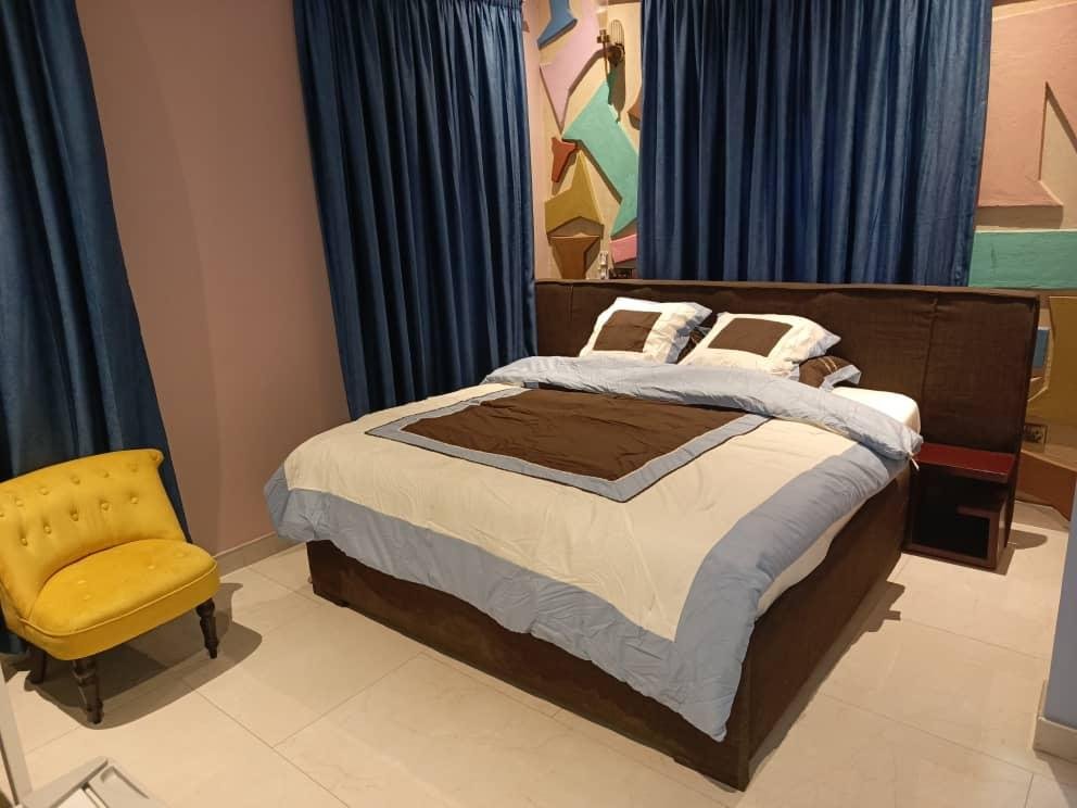 4 bedroom Apartment