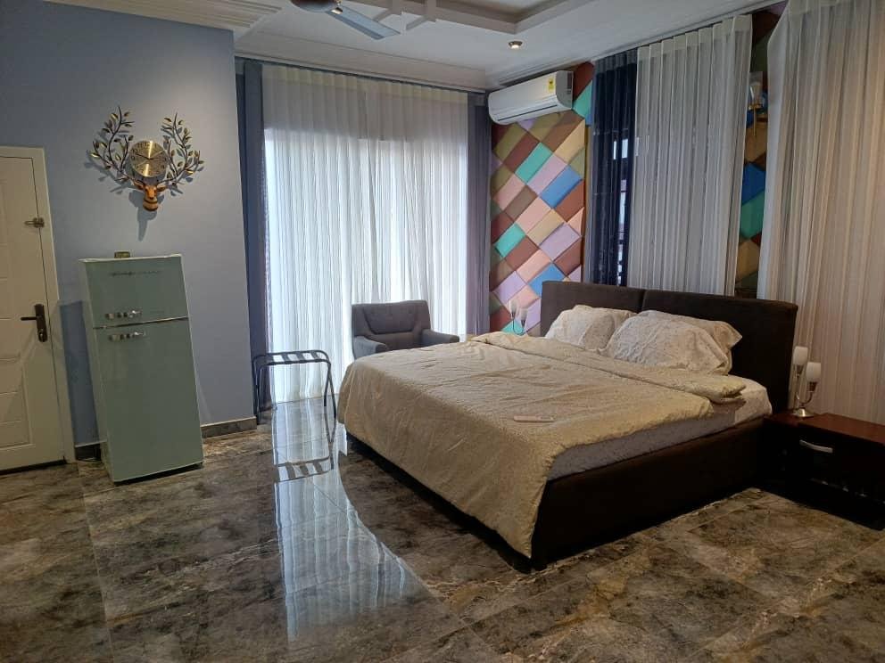 4 bedroom Apartment