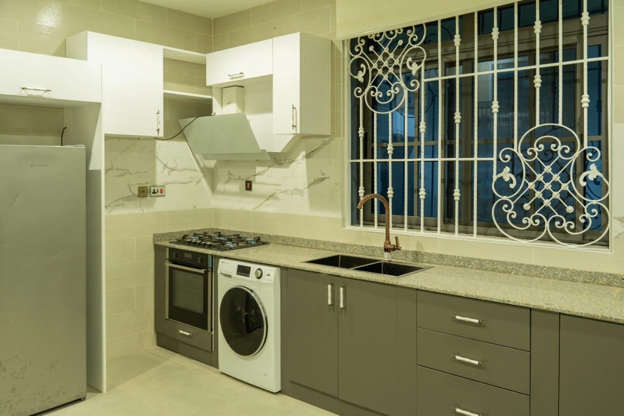 4 bedroom Apartment