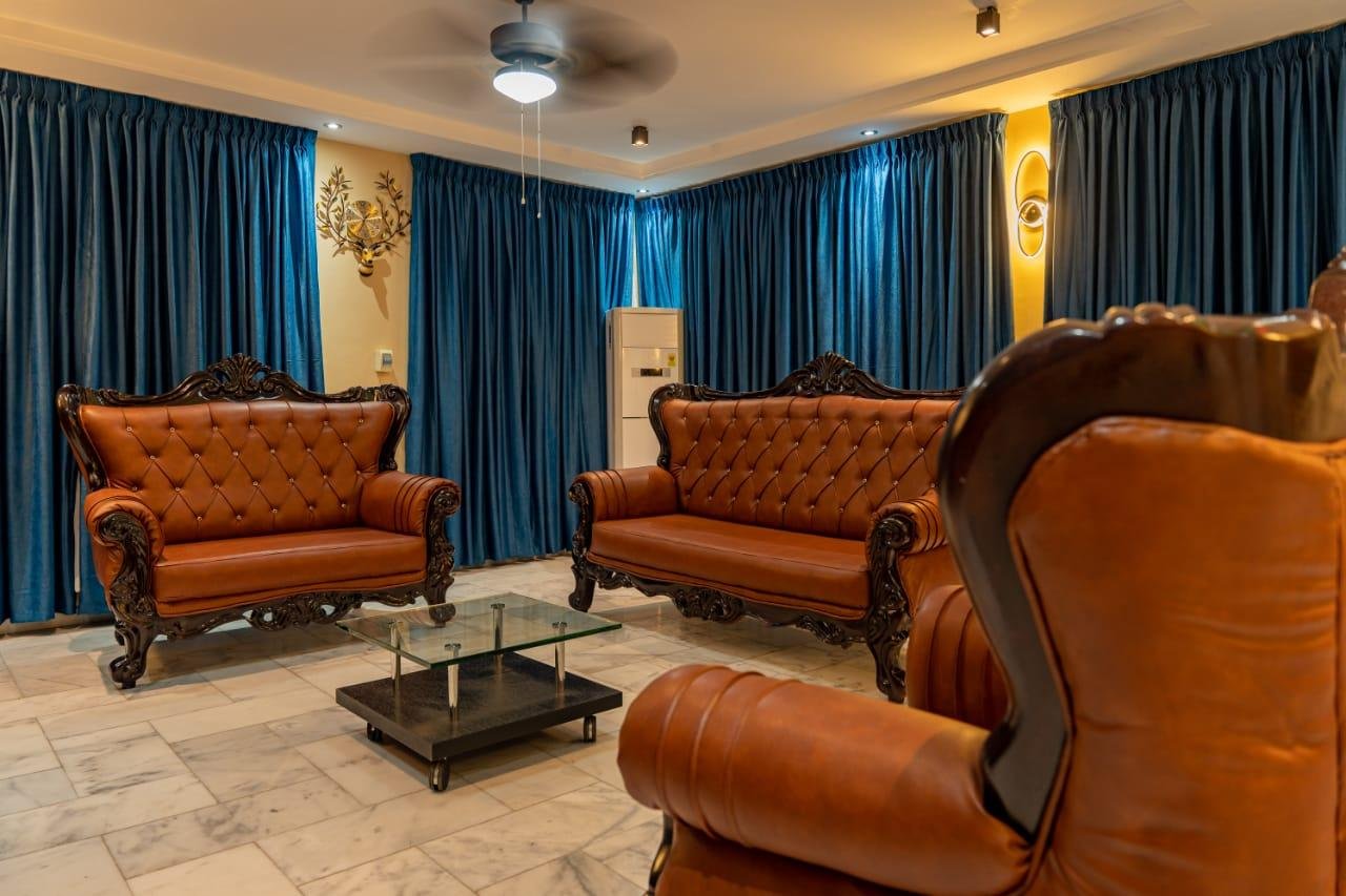 4 bedroom Apartment