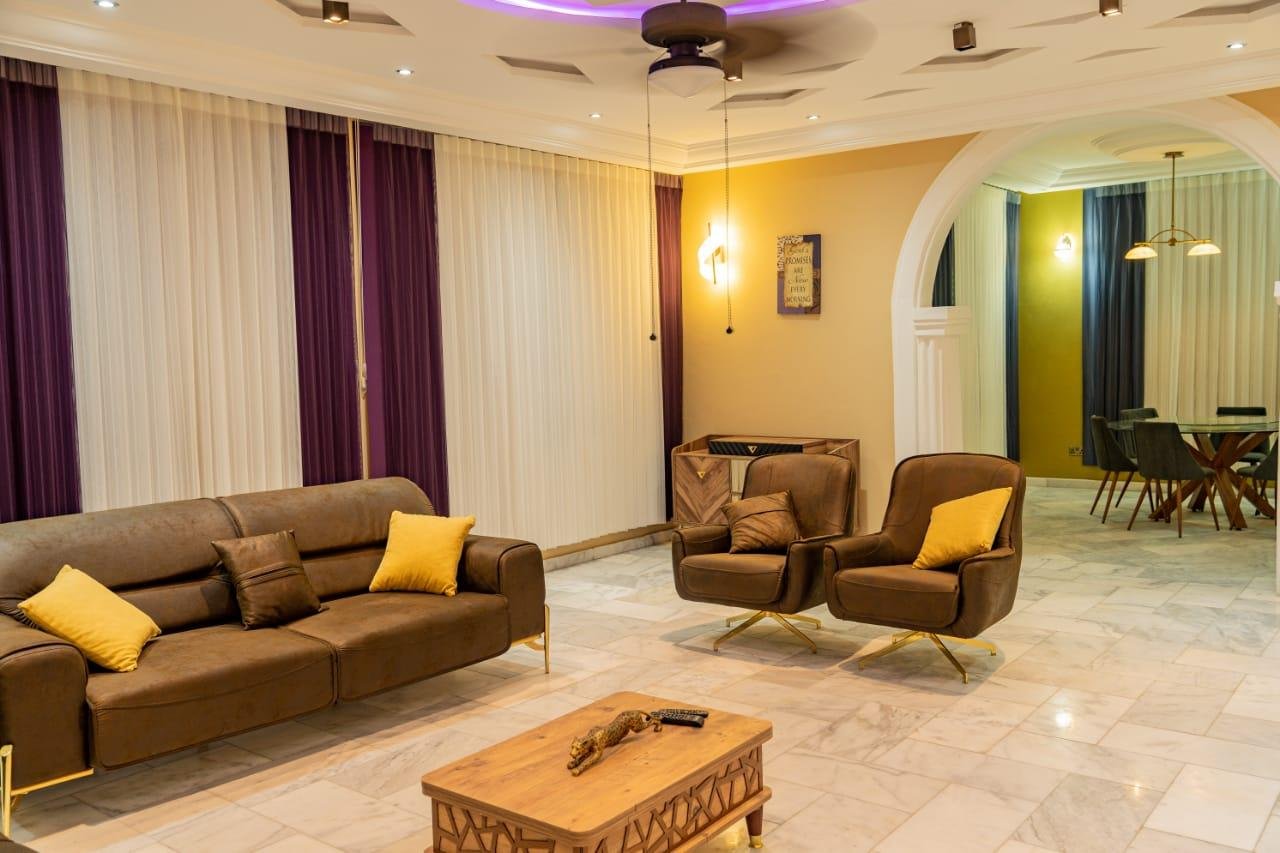 4 bedroom Apartment
