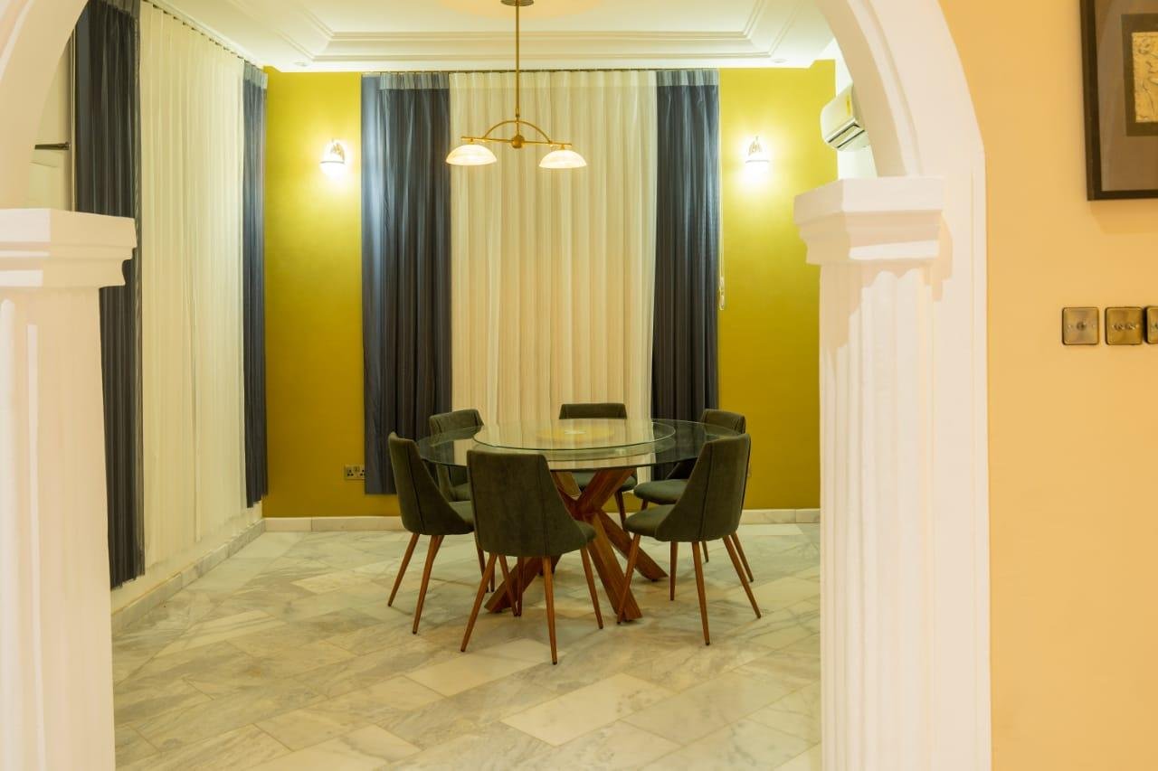 4 bedroom Apartment