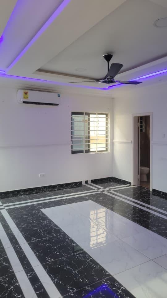 3 bedroom house Located at Lakeside Estates