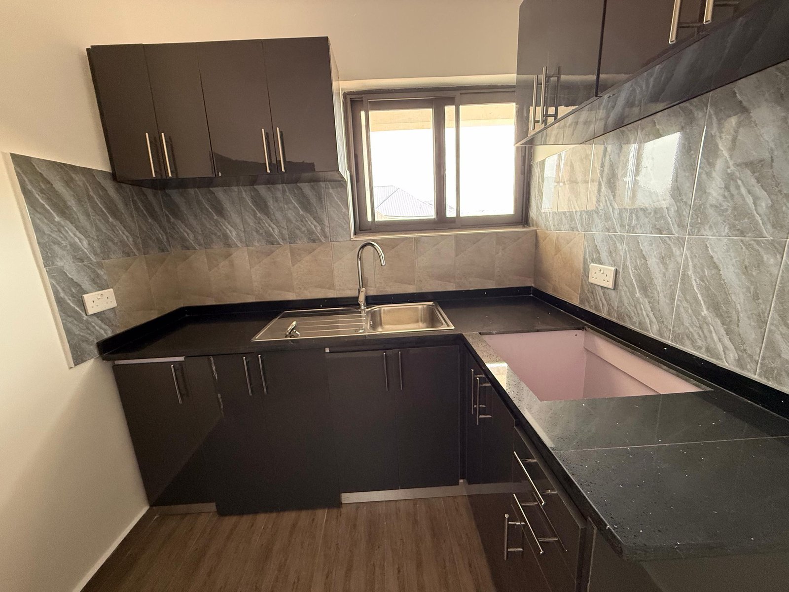 One bedroom apartment at Mile 11