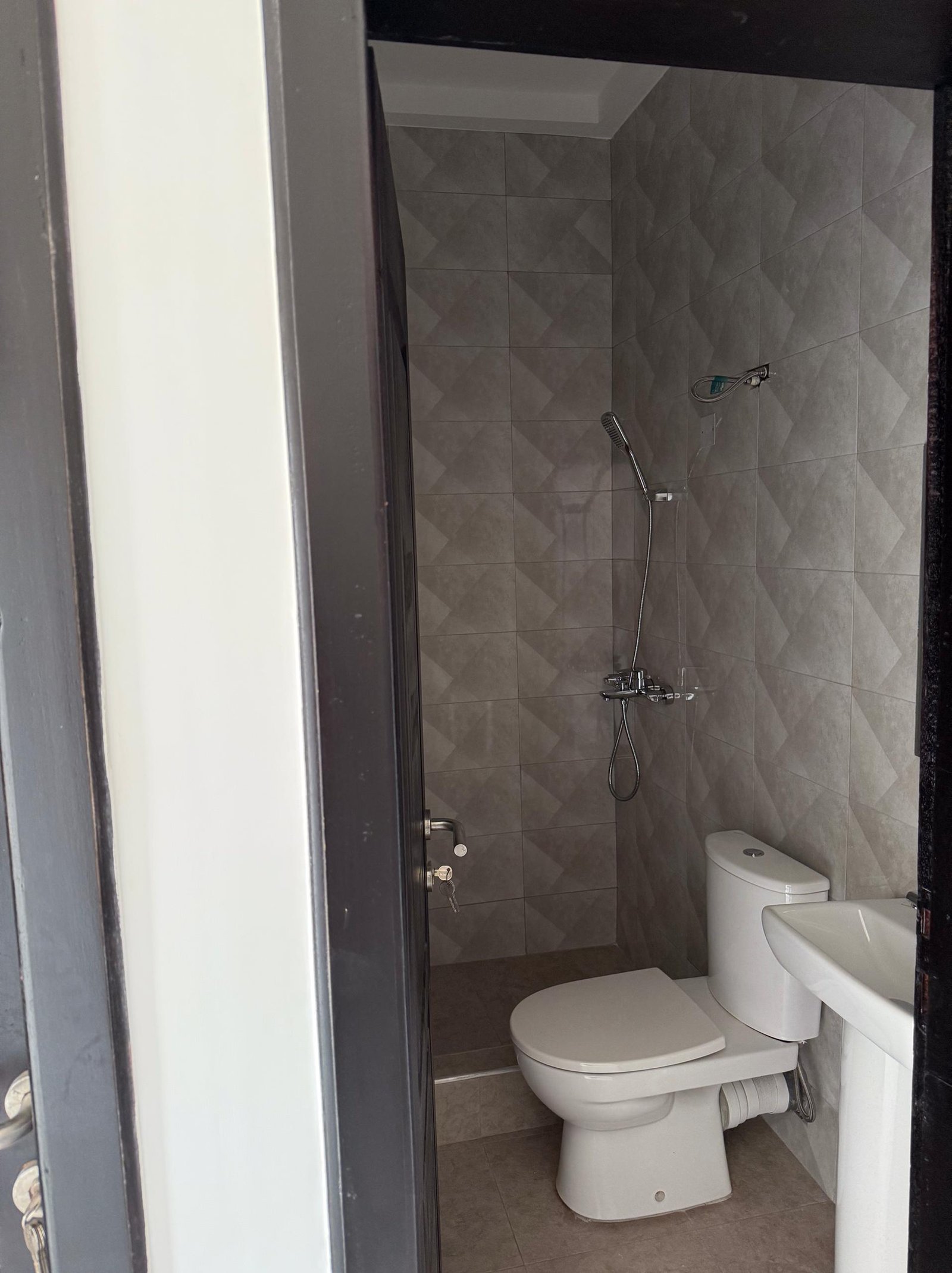 One bedroom apartment at Mile 11