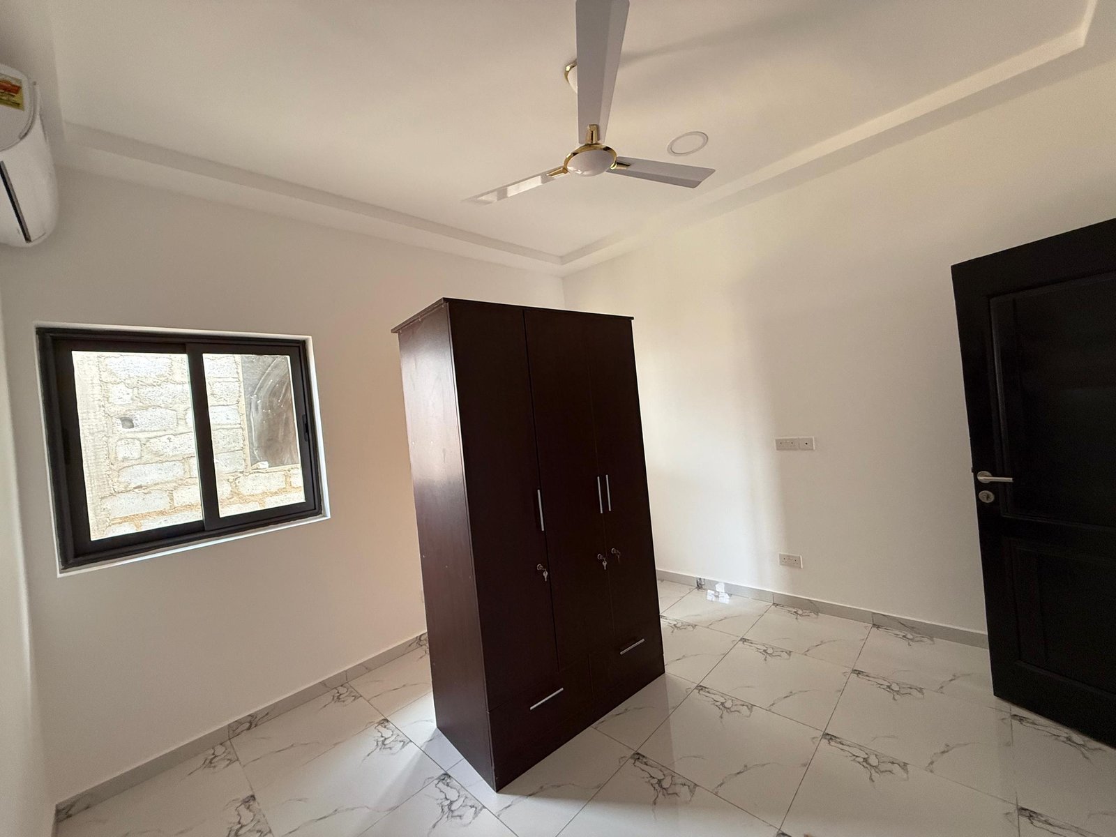 One bedroom apartment at Mile 11