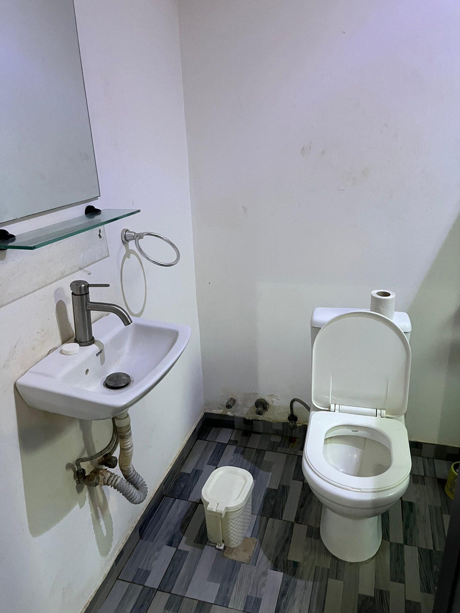 4-Bedroom Guesthouse for Sale – Pantang