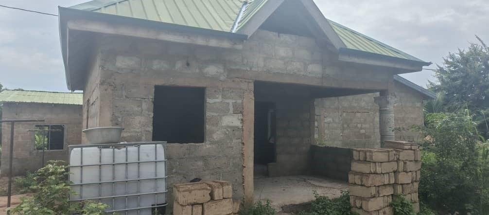 2-Bedroom Self-Contained House + 2 Single Self-Contained Units for Sale – Amasaman Danchira