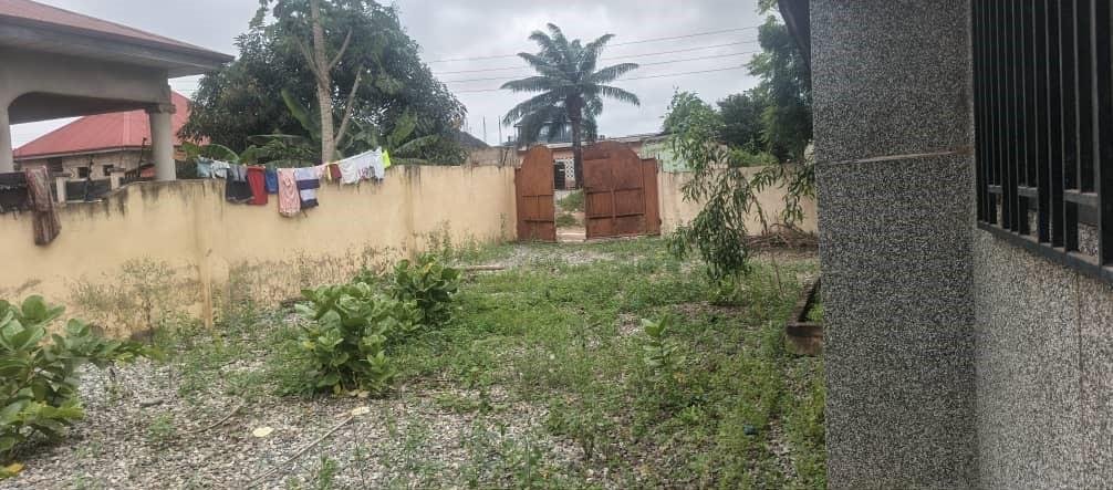 2-Bedroom Self-Contained House + 2 Single Self-Contained Units for Sale – Amasaman Danchira