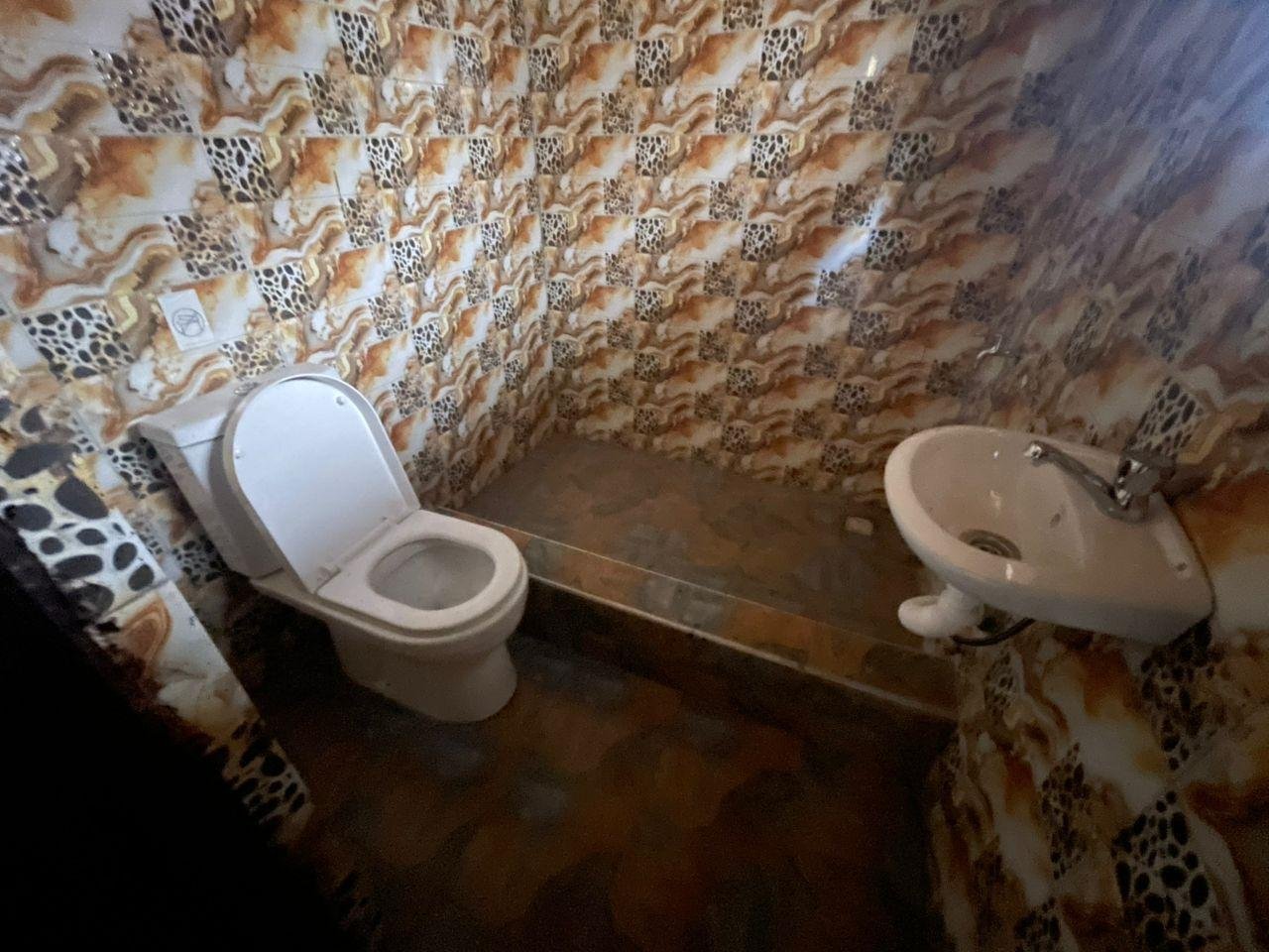 Newly Built Chamber and Hall Self-Contained Apartment – Awoshie Anyaa Palas Town Block Factory