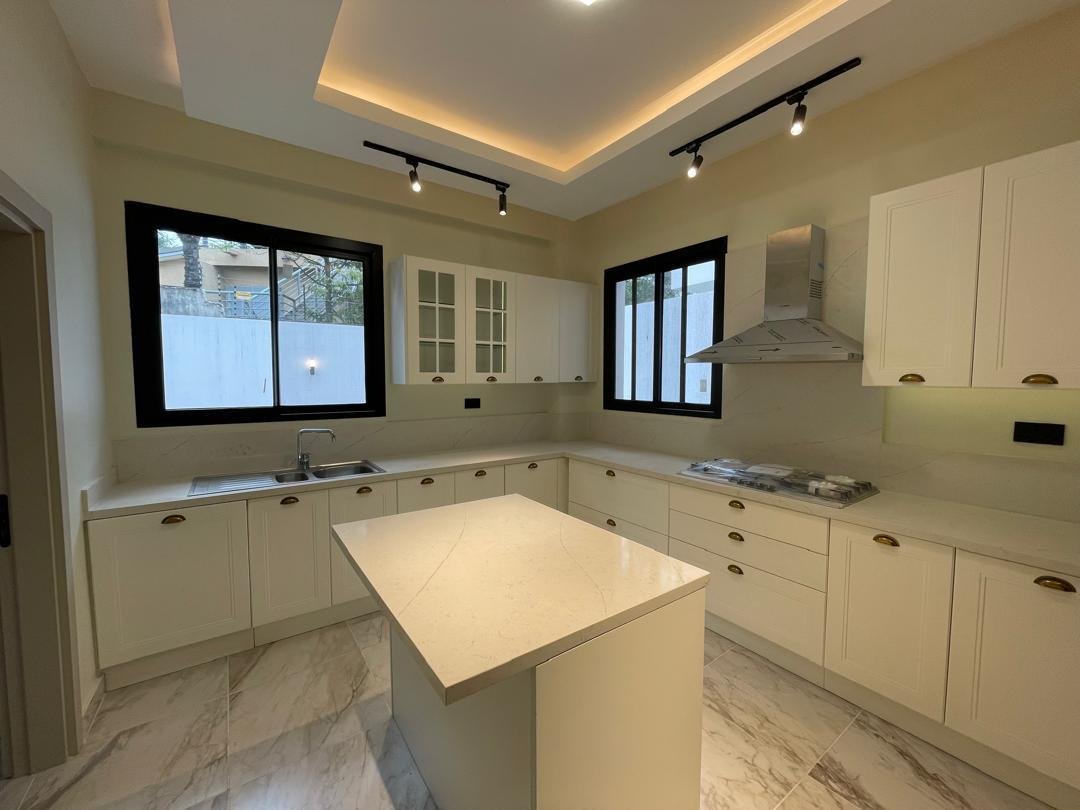 Luxury 5-Bedroom House for Sale – Cantonments