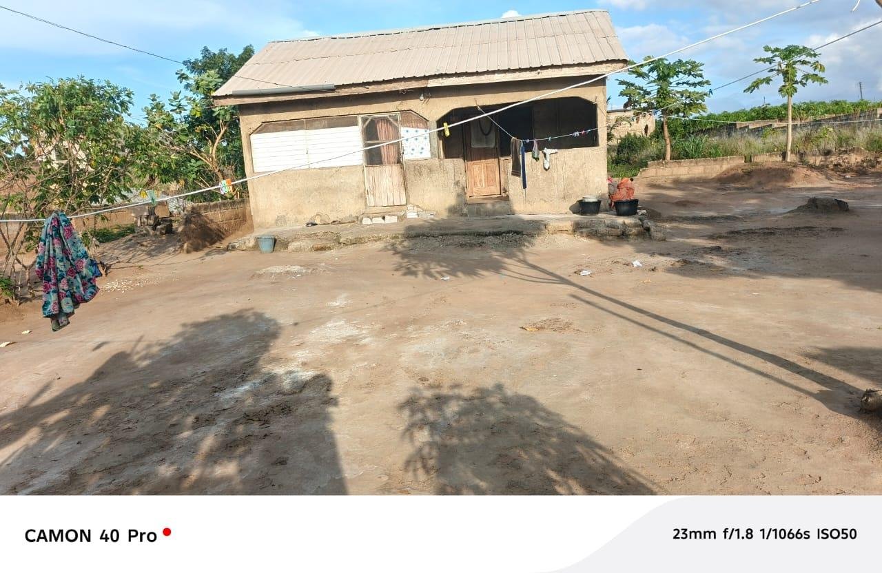 1 Plot of Land with 2 Single Rooms for Sale – Amasaman Danchira