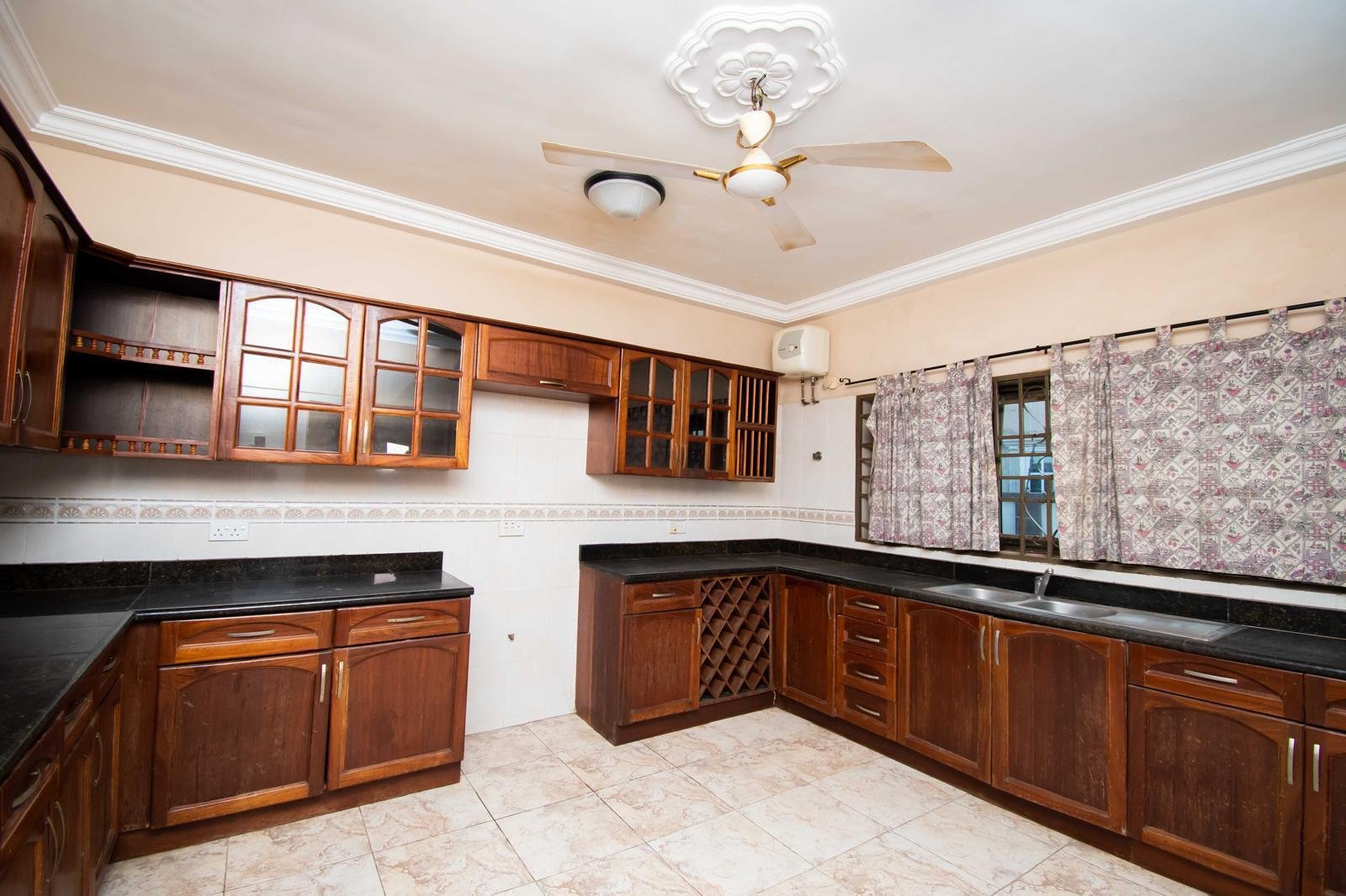 4 BED ROOM HOUSE AT AMANFRO