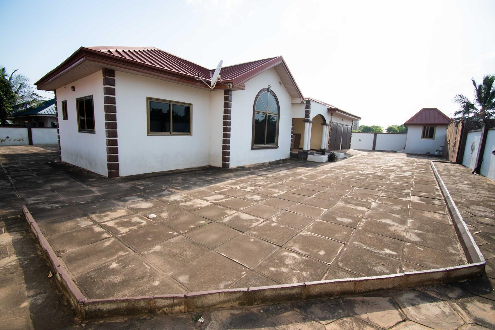 4 BED ROOM HOUSE AT AMANFRO